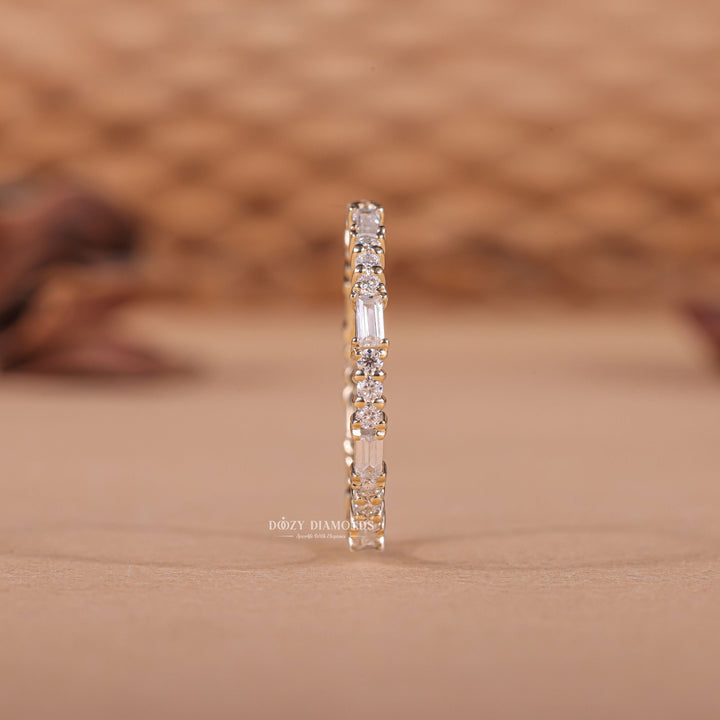 Round & Baguette round & baguette diamond wedding band front view