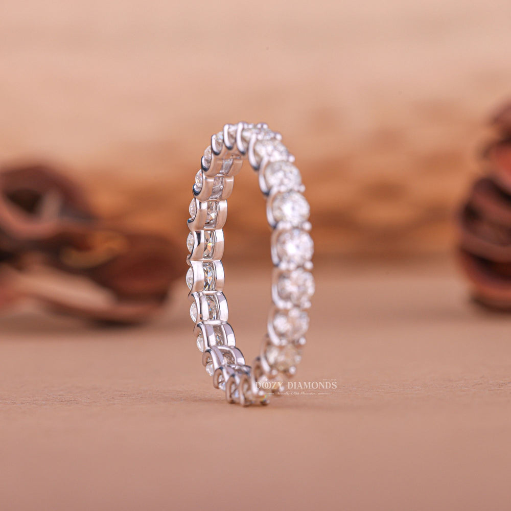 Close-up of 0.35CT round lab grown diamonds