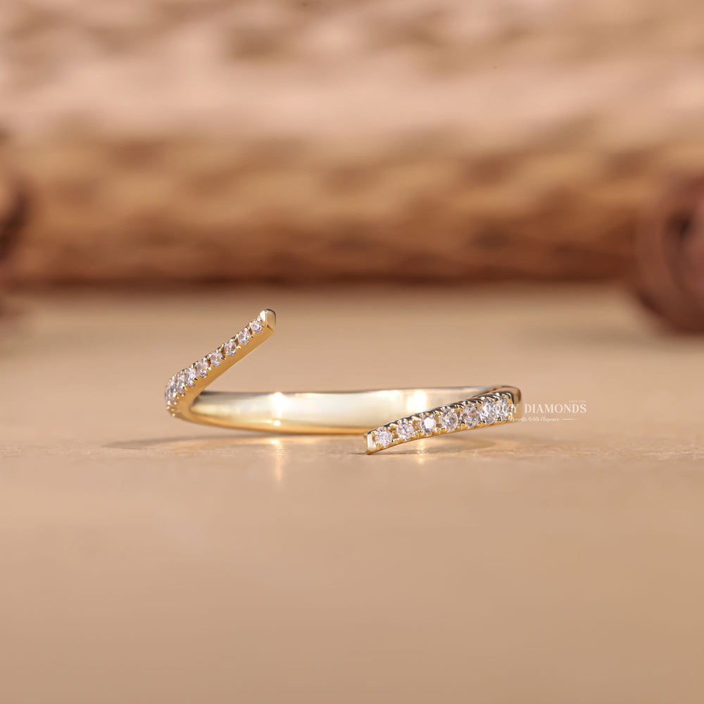 Close-up of 0.15CT round lab grown diamonds