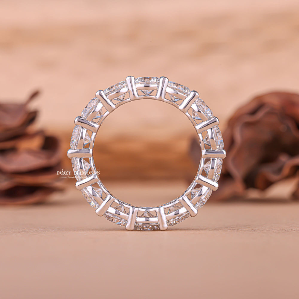 Close-up of 1.20CT round lab grown diamonds
