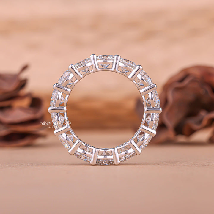 Close-up of 1.20CT round lab grown diamonds