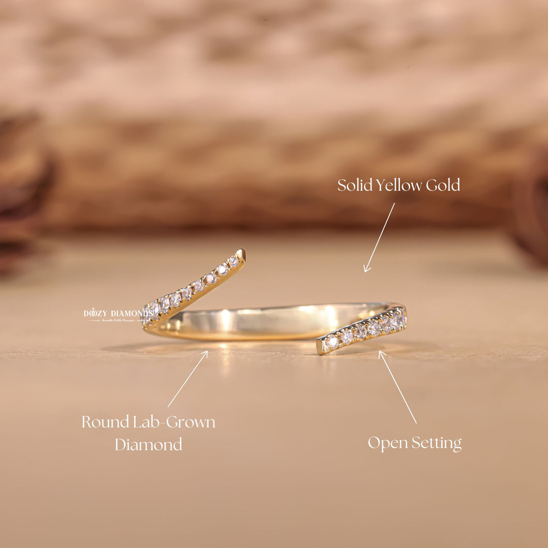Round diamond wedding band in yellow gold