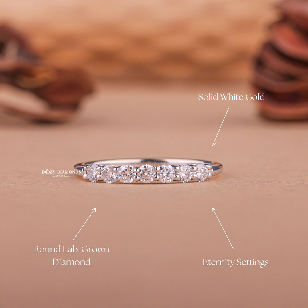 Round diamond wedding band in yellow gold