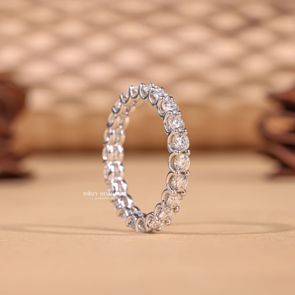 Close-up of 0.40CT round lab grown diamonds