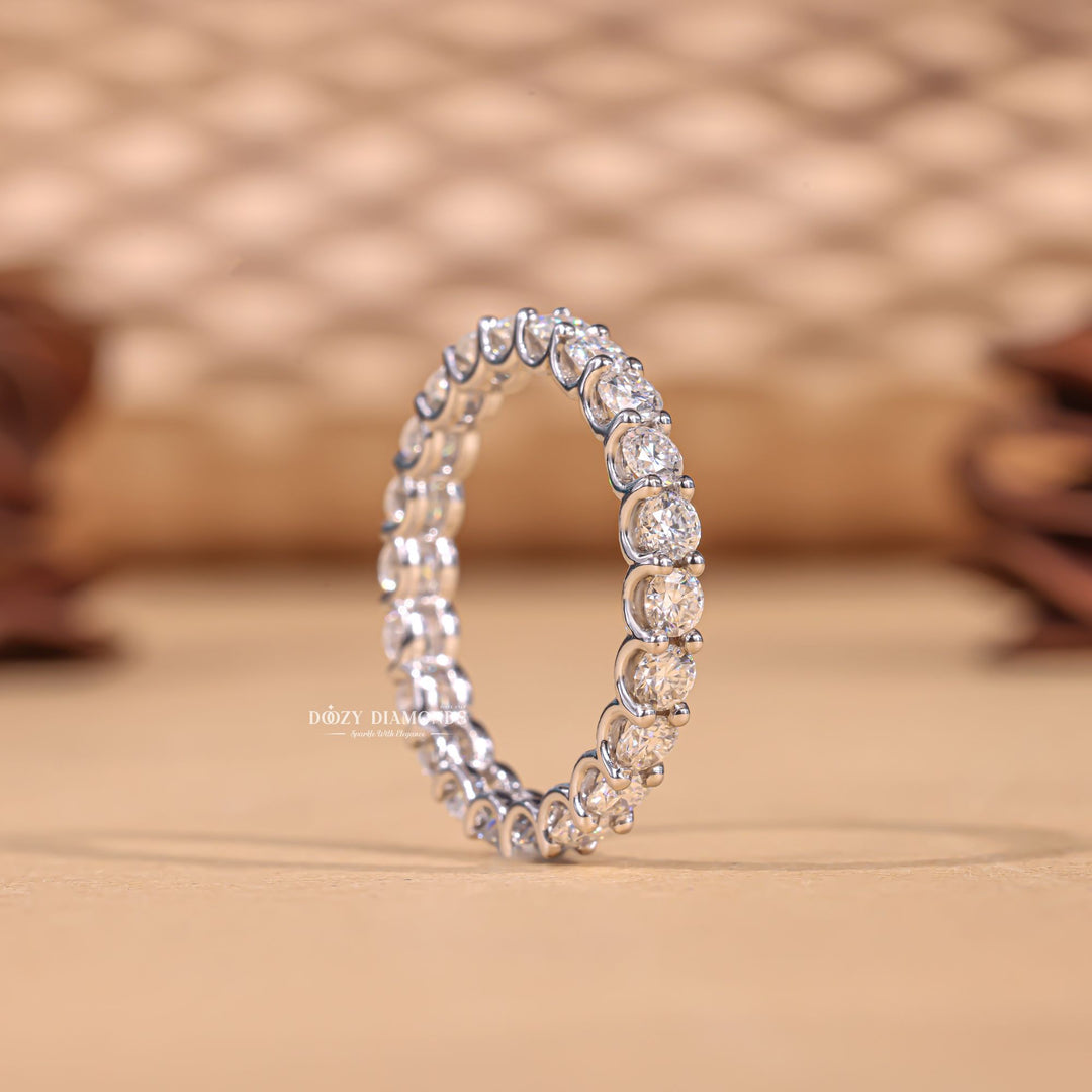 Close-up of 0.40CT round lab grown diamonds