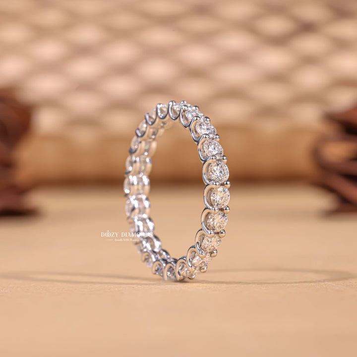Close-up of 0.40CT round lab grown diamonds