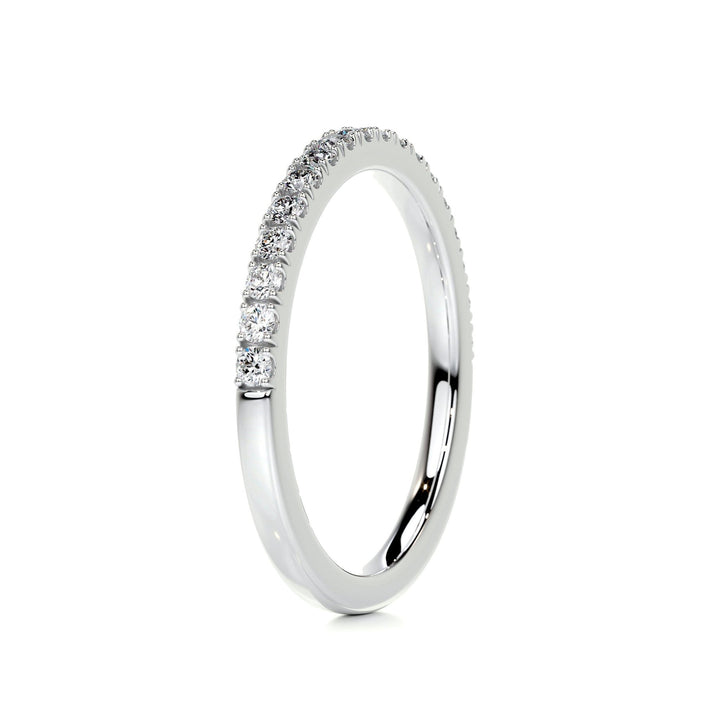 Round Brilliant diamond wedding band in yellow gold