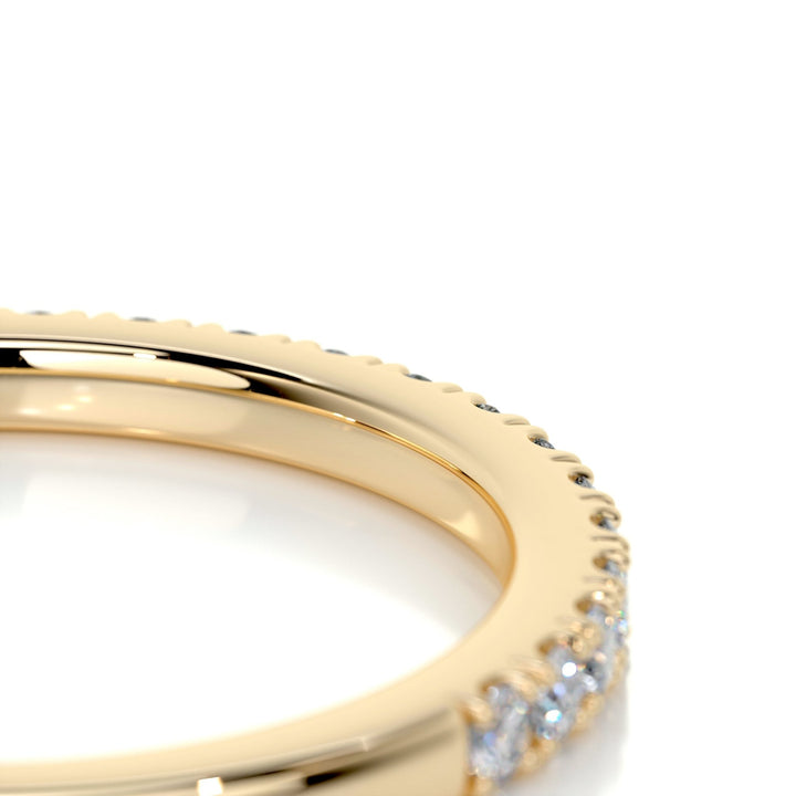 Side view of round brilliant diamond wedding band
