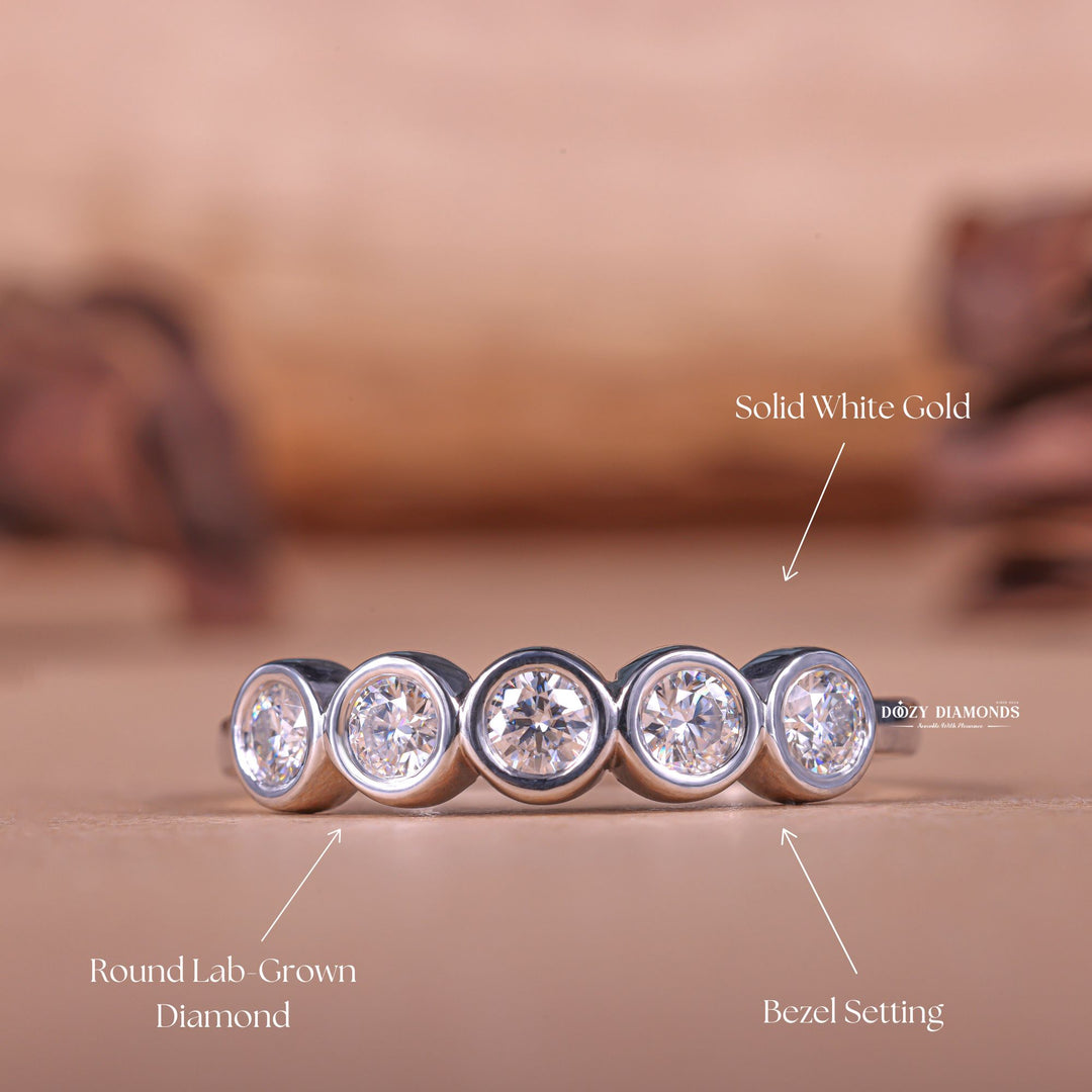 Round diamond wedding band in yellow gold