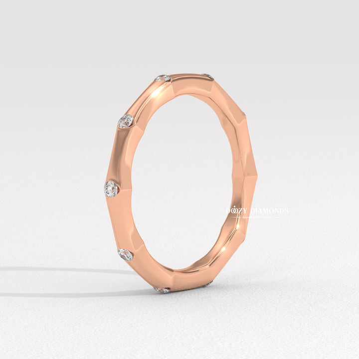 Sustainable round diamond wedding ring
