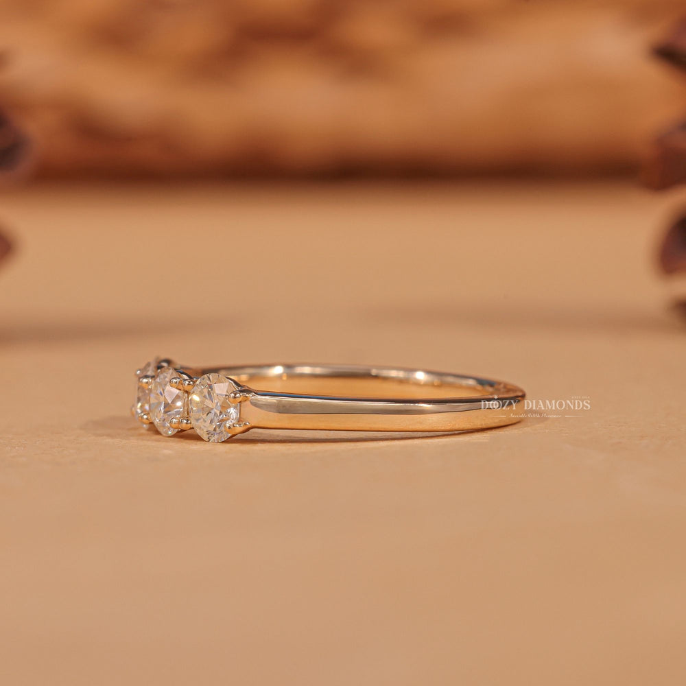 Close-up of 0.35CT round lab grown diamonds