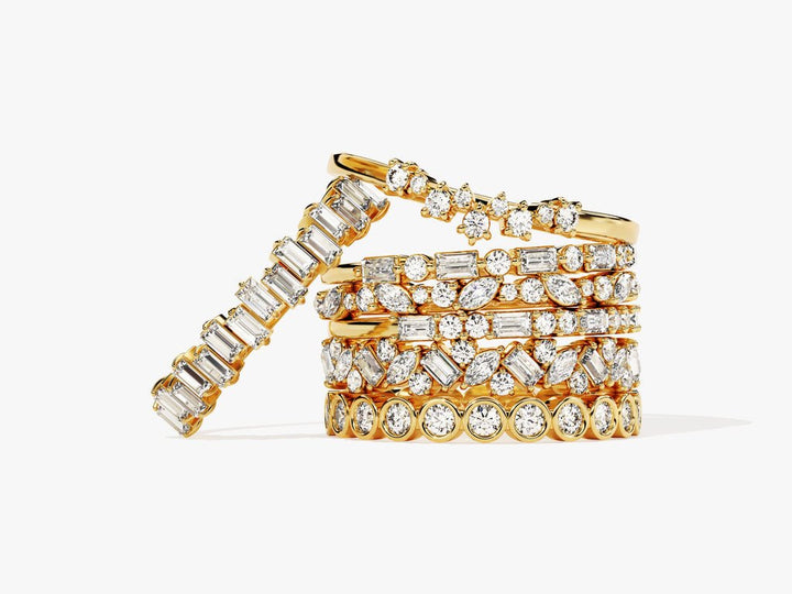 Baguette & Round diamond wedding band in yellow gold