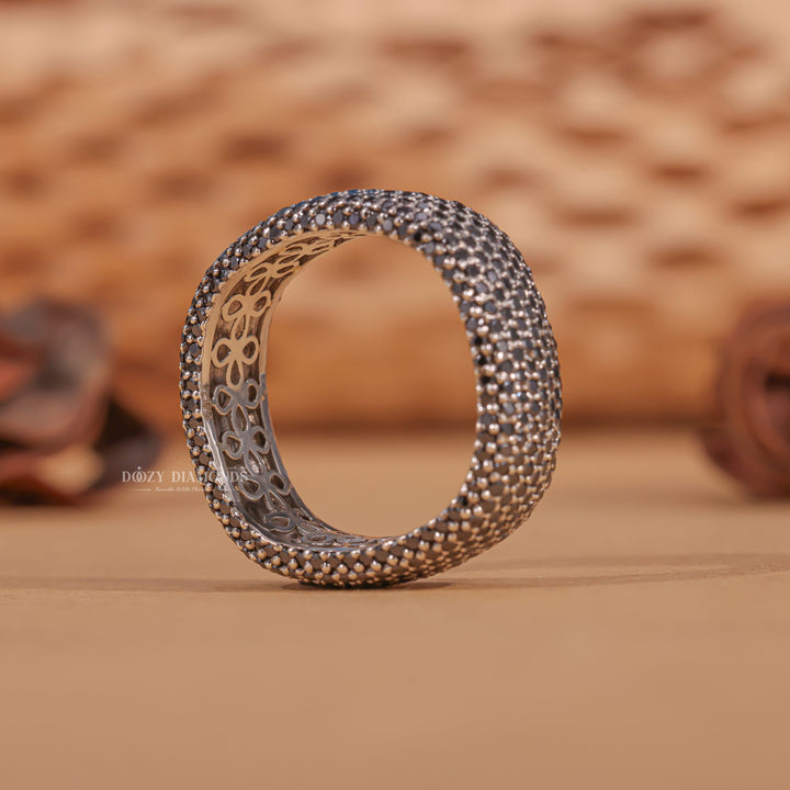 Close-up of 1.0CT round lab grown diamonds