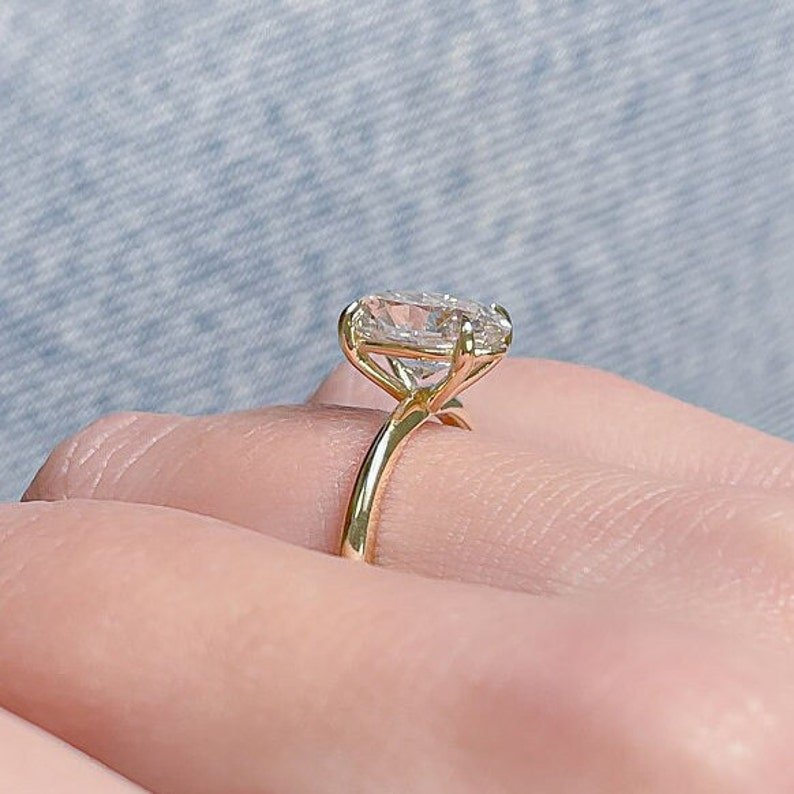 Oval cut solitaire engagement ring with IGI certified center diamond