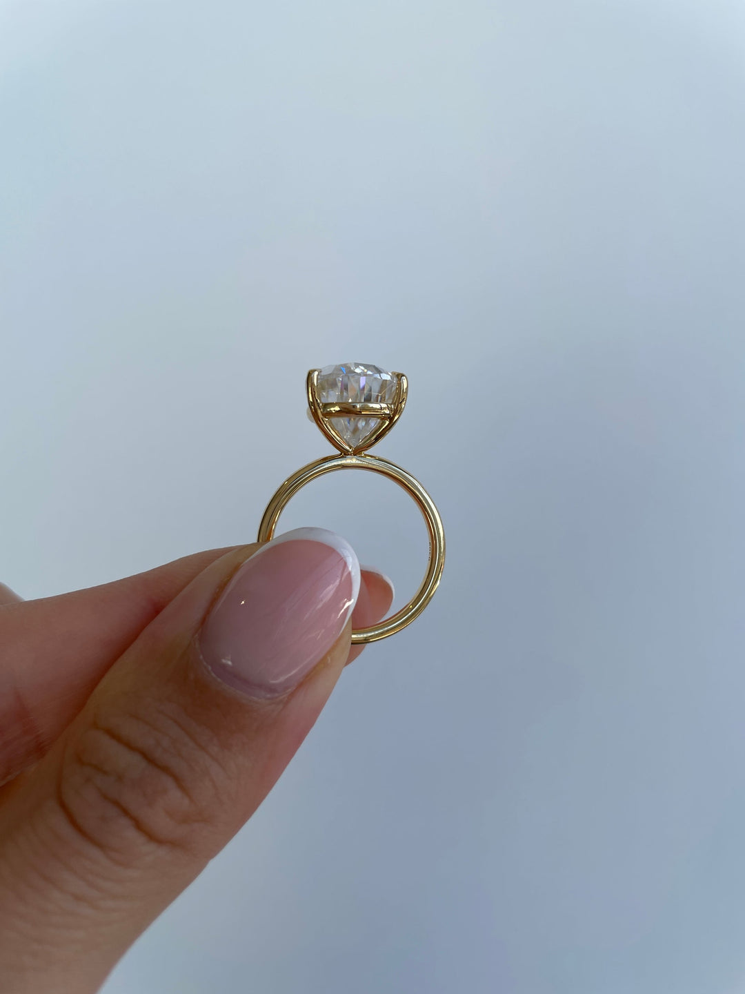 sparkle diamond ring design, solitaire luxury ring, pear diamond brilliance ring, ethical luxury engagement ring, sustainable diamond jewelry, modern engagement ring style, bridal ring elegance,