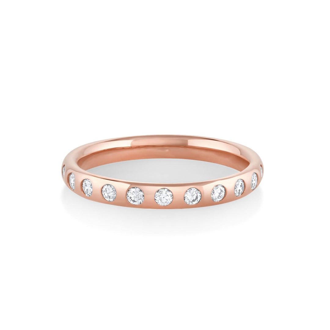 Round diamond wedding band in yellow gold