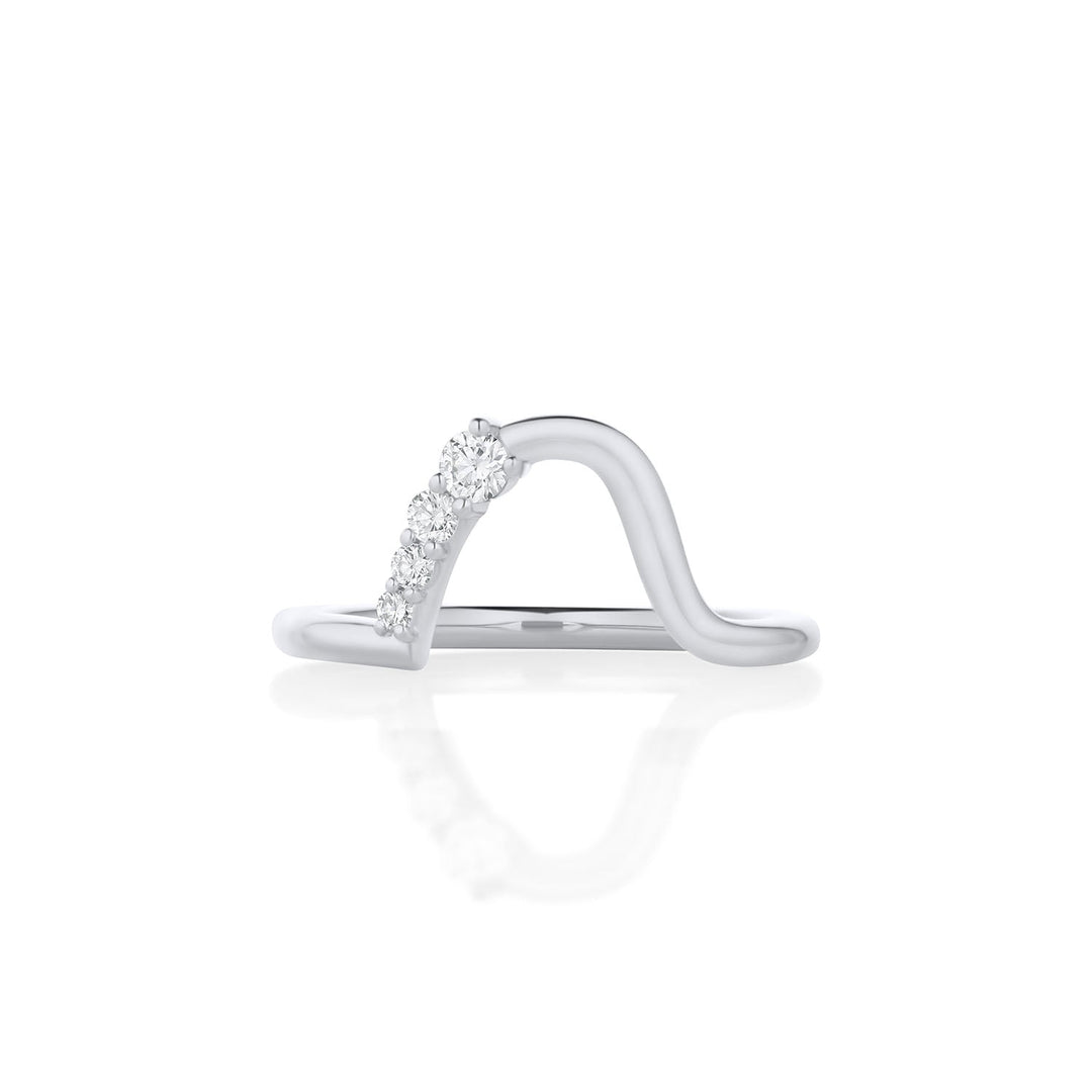 Round diamond wedding band in yellow gold