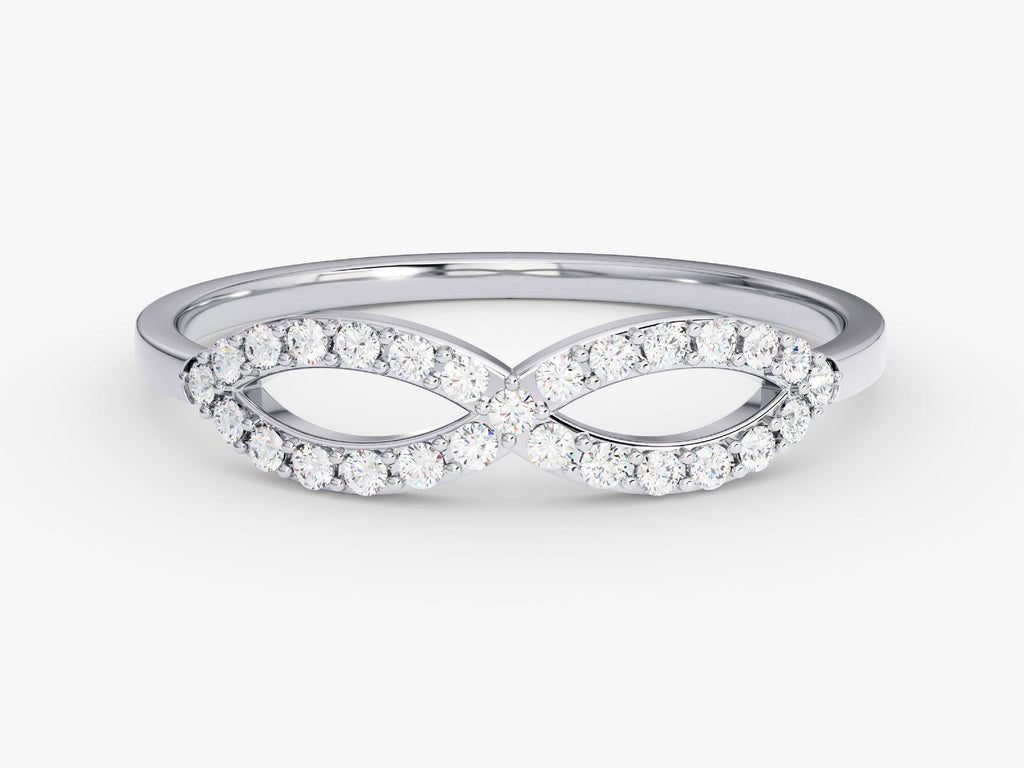 Round diamond wedding band in yellow gold