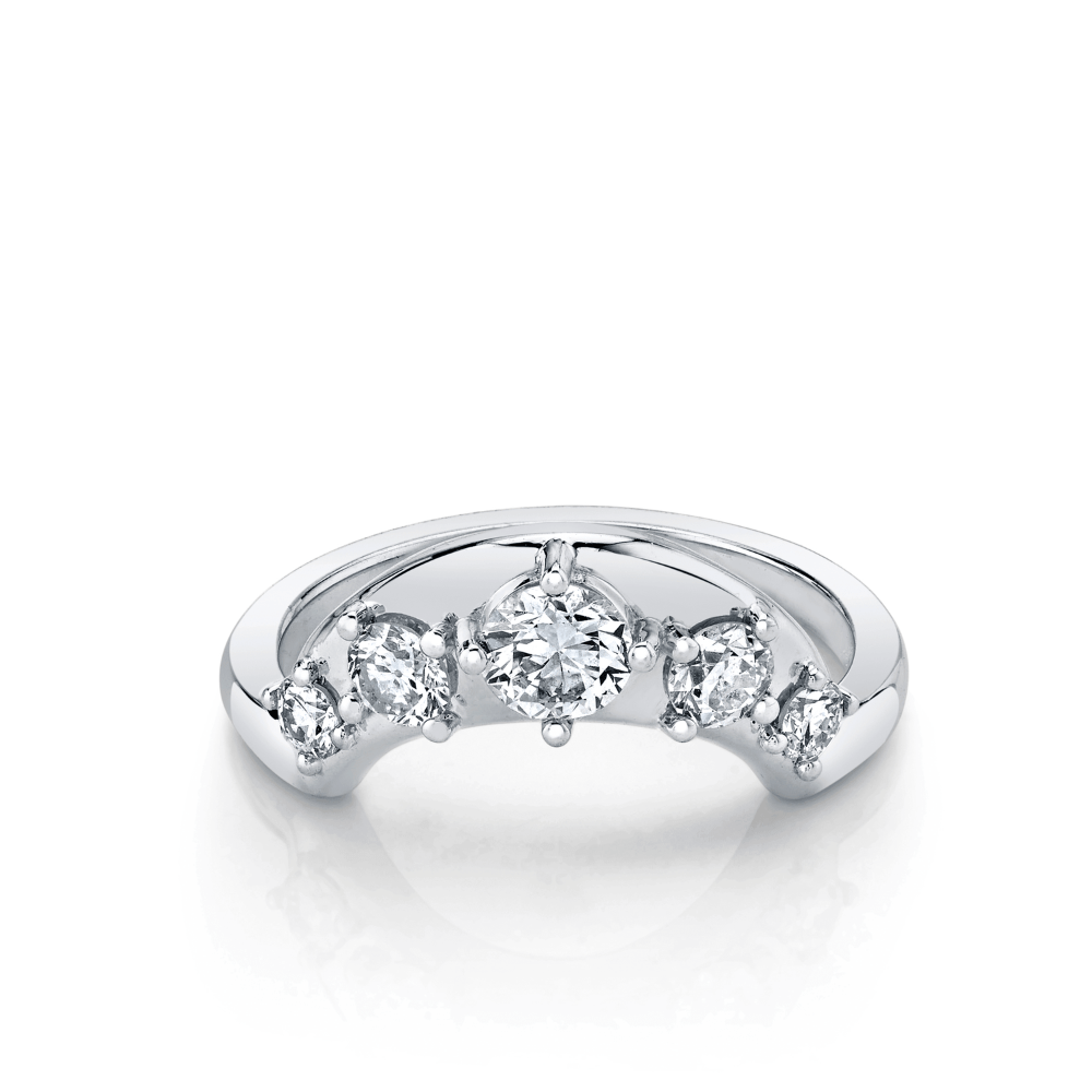 Round diamond wedding band in yellow gold