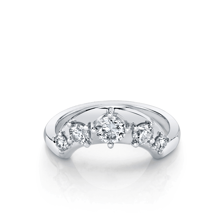 Round diamond wedding band in yellow gold