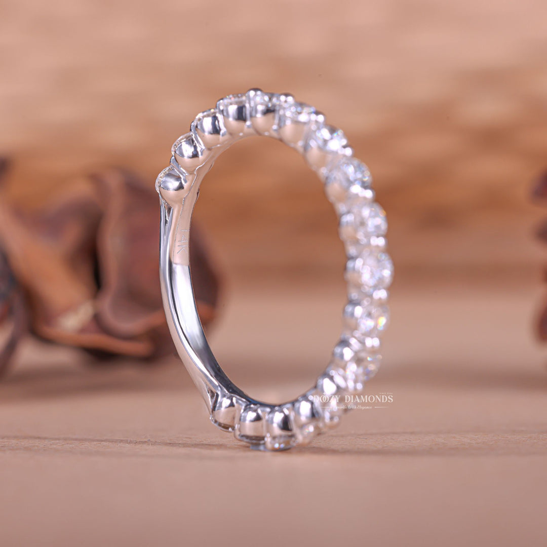 Close-up of 0.30CT round lab grown diamonds