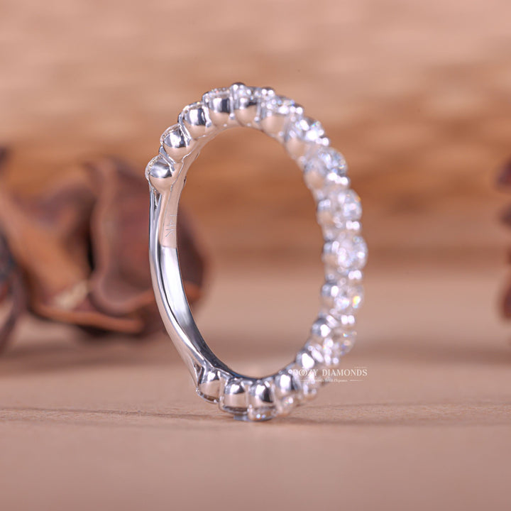 Close-up of 0.30CT round lab grown diamonds