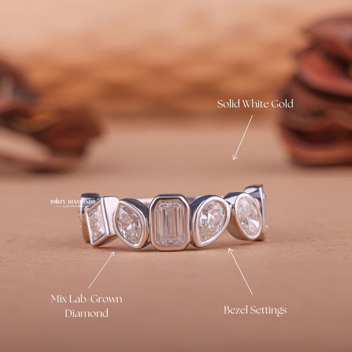 Mixed diamond wedding band in yellow gold