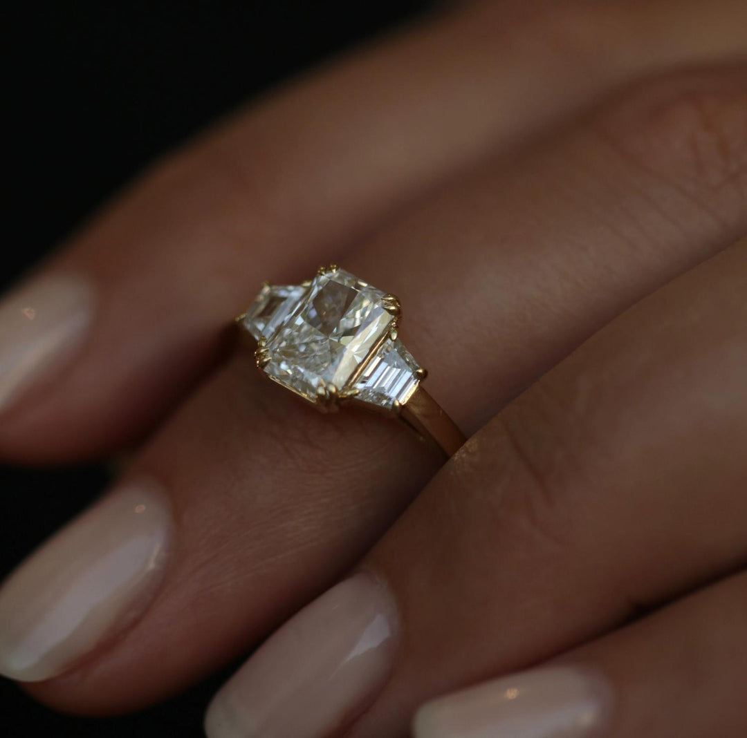 Discover radiant solitaire lab grown diamond engagement ring online