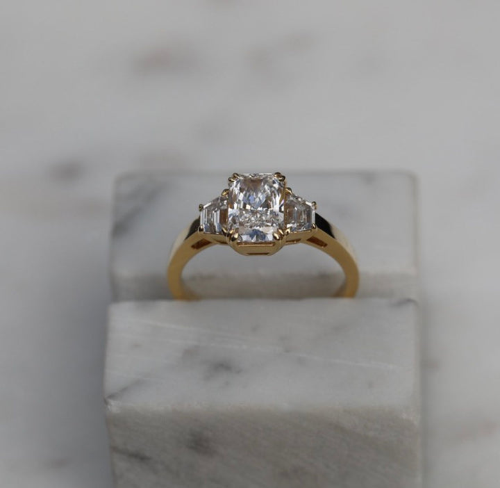 IGI certified radiant cut diamond in solitaire engagement ring setting
