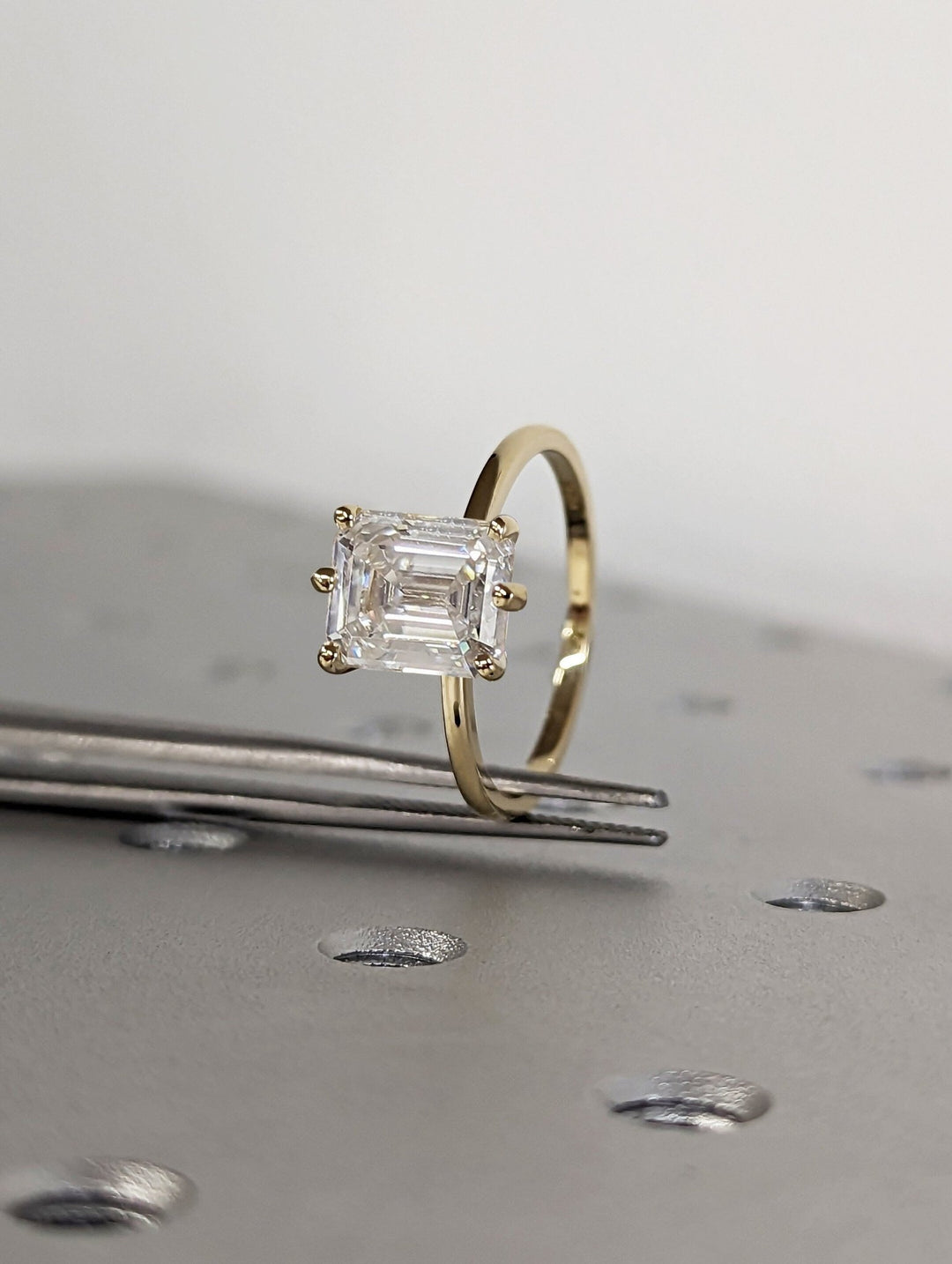 Side angle of emerald solitaire diamond engagement ring