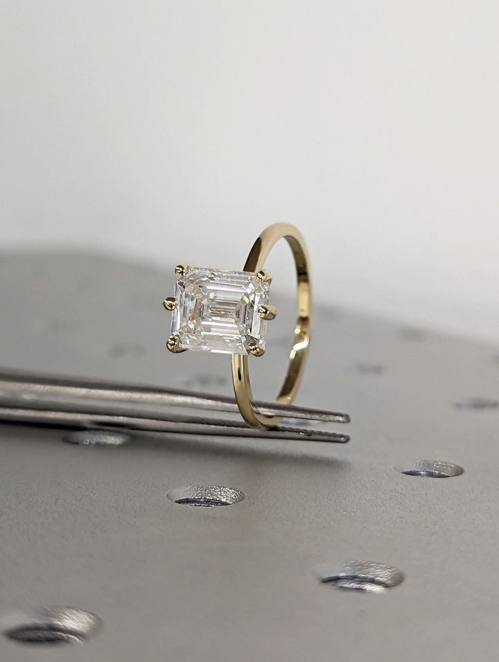 Side angle of emerald solitaire diamond engagement ring