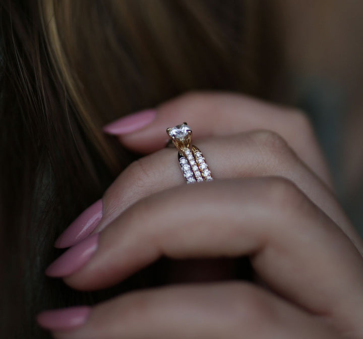 Shop the round cut solitaire engagement ring collection online