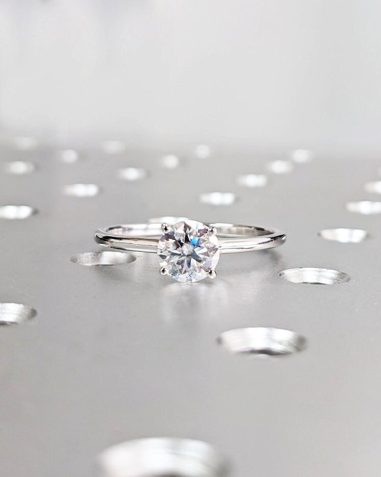 Discover round solitaire lab grown diamond engagement ring online