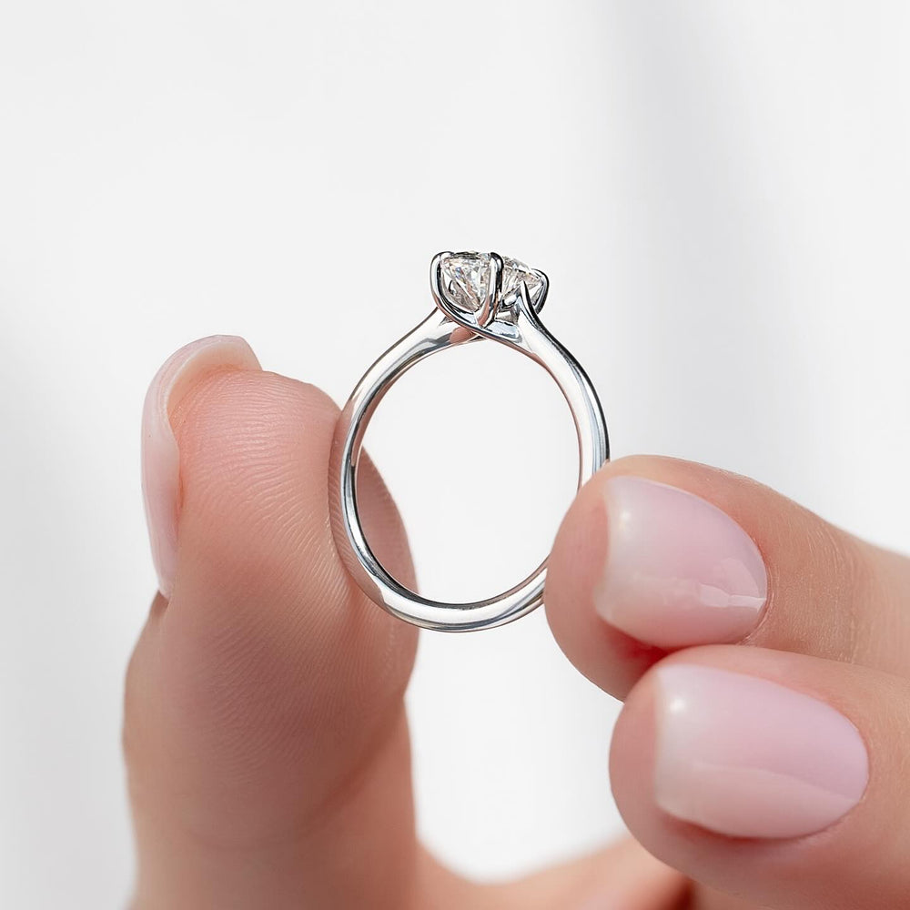 Oval solitaire ring set with an IGI graded diamond