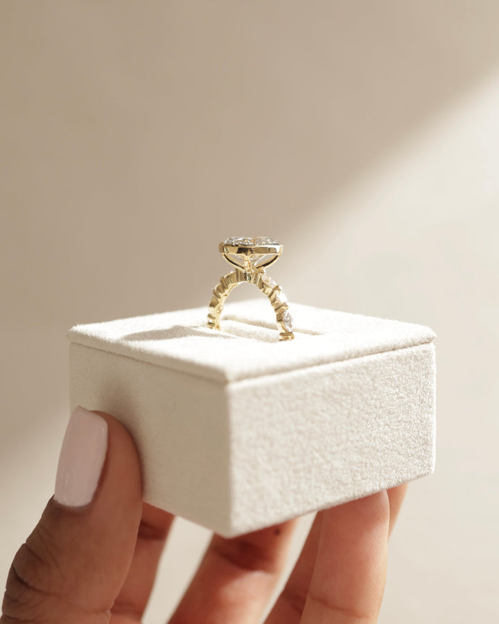 rounded pavé setting, fine jewelry pavé setting, diamond pavé mounting, bezel pavé band design, halo inspired pavé setting, open gallery pavé setting, closed gallery pavé setting, modern solitaire pavé setting, classic solitaire pavé setting, minimalist solitaire pavé setting,