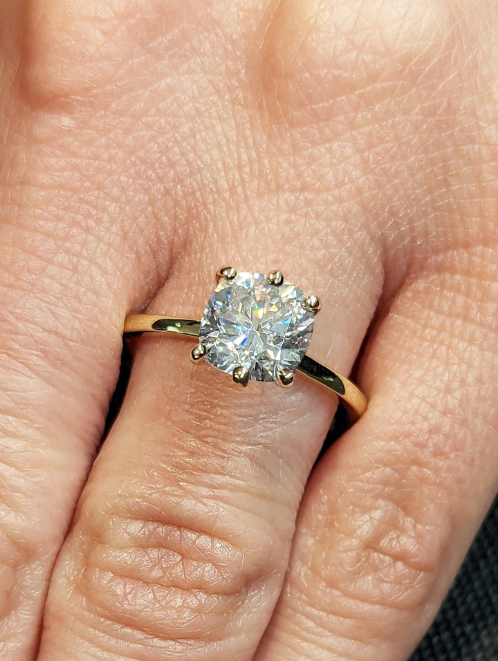 Cushion solitaire ring set with an IGI graded diamond