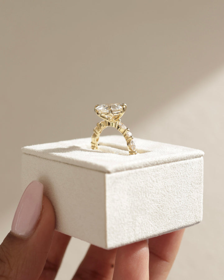 designer engagement mounting fine jewelry mounting, architectural diamond setting, geometric diamond mounting, structured engagement setting, modern diamond frame, minimalist diamond frame, elegant diamond mounting,