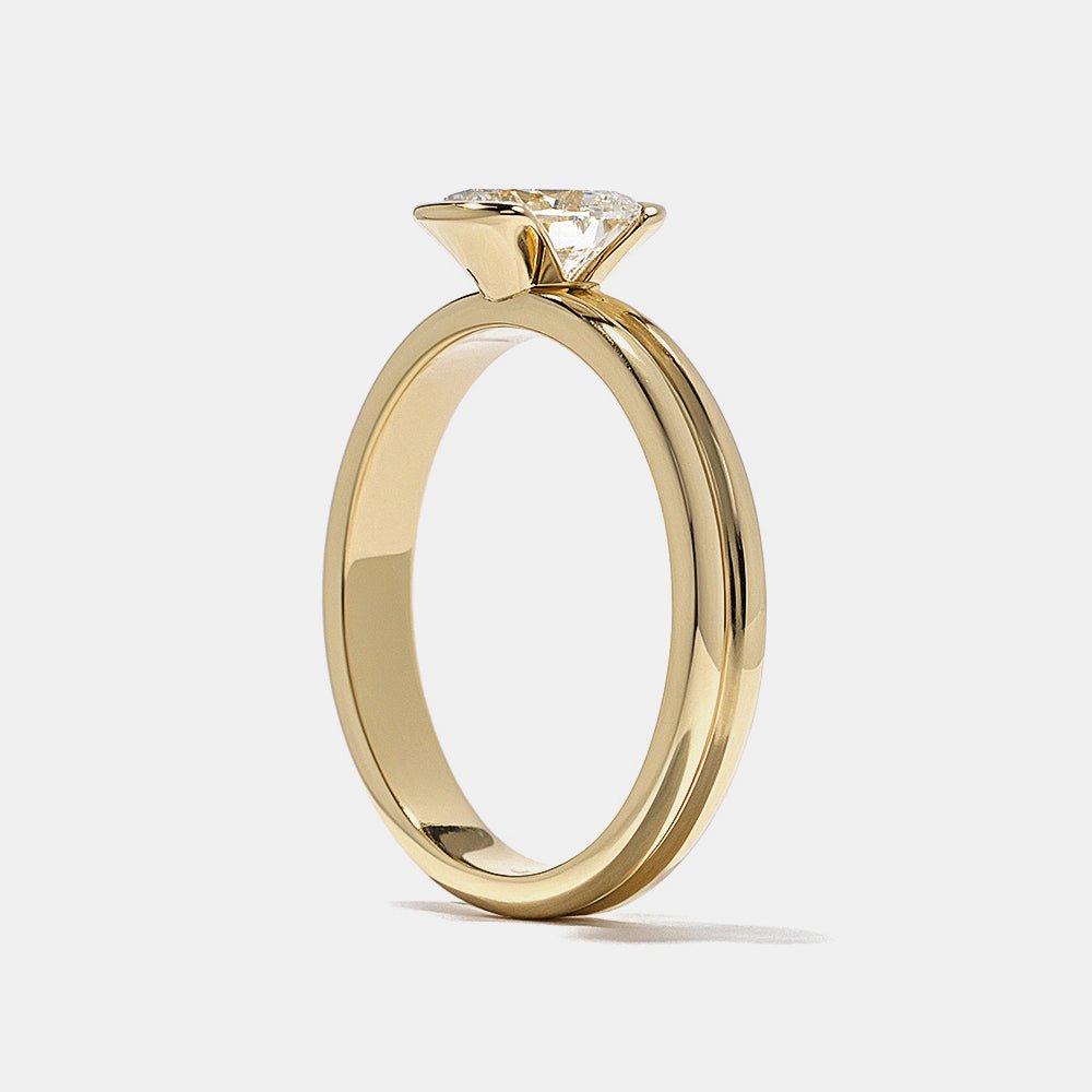 Oval bezel engagement ring with IGI certificate and packaging