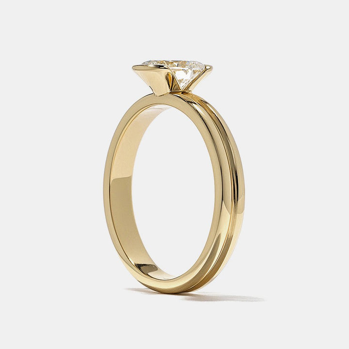 Oval bezel engagement ring with IGI certificate and packaging