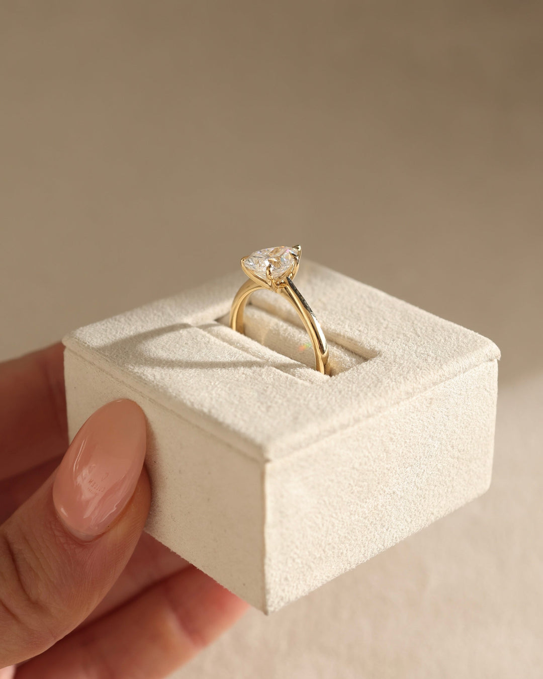 contemporary solitaire setting, minimalist engagement mounting, everyday wear solitaire setting, comfort fit solitaire setting, durable solitaire setting, secure diamond mounting, refined engagement mounting, modern engagement mounting, classic engagement mounting