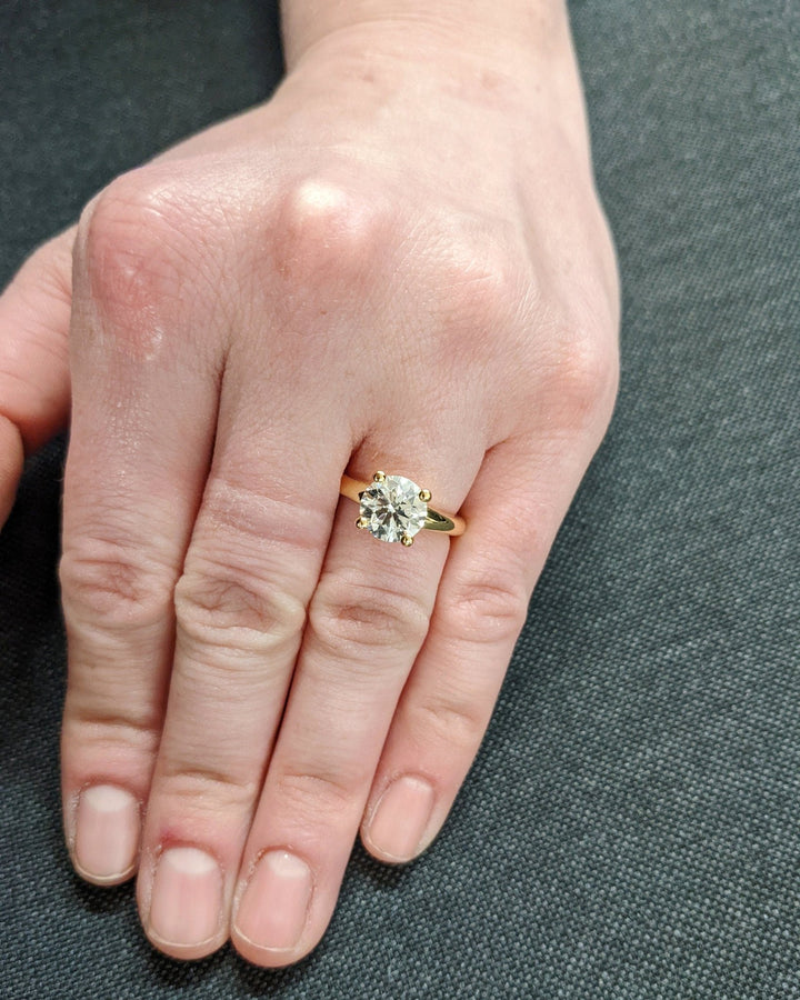 Close-up of round cut center diamond in solitaire engagement ring
