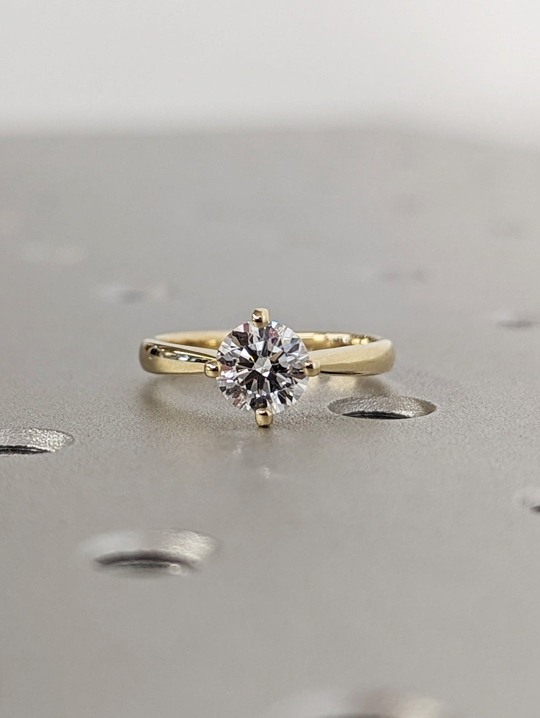 Buy 1.0CT round solitaire lab grown diamond engagement ring online