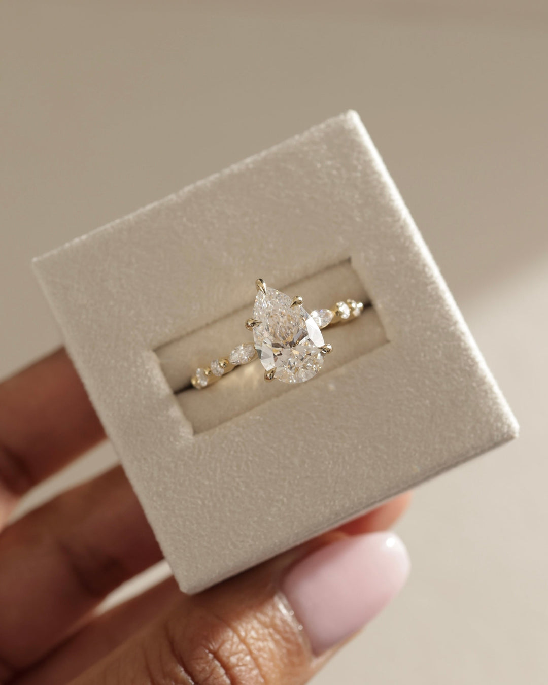 architectural pavé setting, geometric pavé setting, clean line pavé setting, polished pavé setting, smooth pavé setting, fine jewelry pavé setting, diamond pavé mounting, open gallery pavé setting, closed gallery pavé setting, modern solitaire pavé setting, classic solitaire pavé