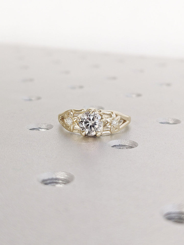 Buy 1.0CT round solitaire lab grown diamond engagement ring online