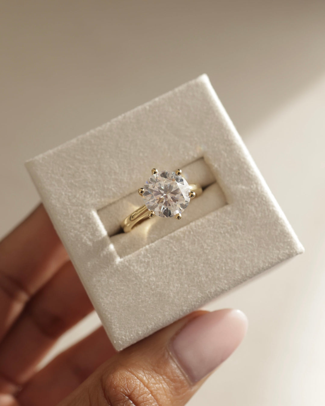 hidden basket solitaire setting, elevated solitaire setting, floating solitaire setting, tension inspired solitaire setting, bezel inspired solitaire setting, semi bezel solitaire setting, open gallery solitaire setting,