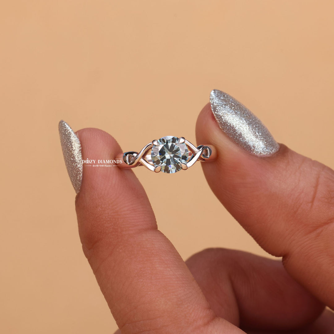 IGI certified round cut diamond in solitaire engagement ring setting