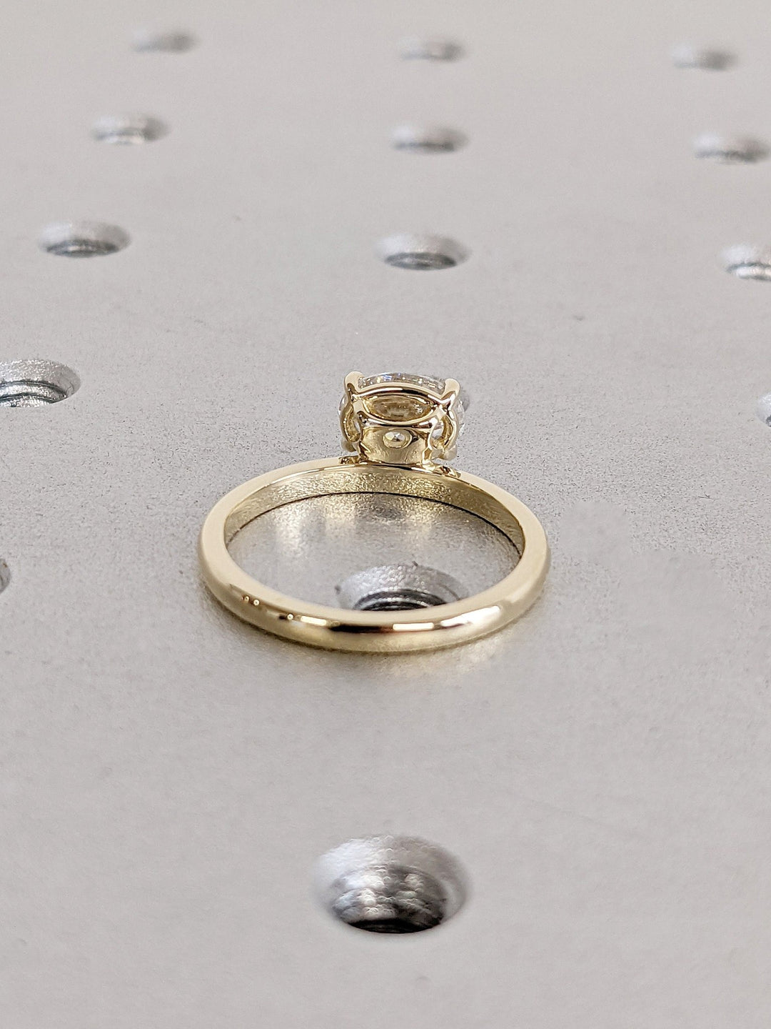 Oval east west engagement ring close-up showing high clarity diamond clarity