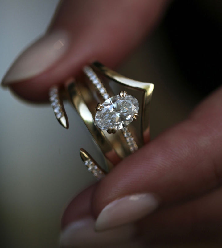Oval solitaire ring set with an IGI graded diamond