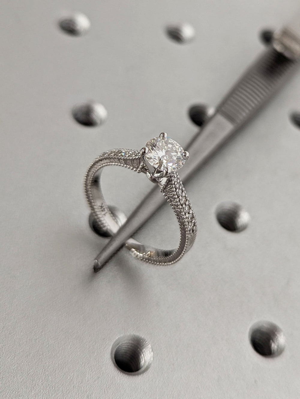 Buy round cut vintage diamond engagement ring with free shipping