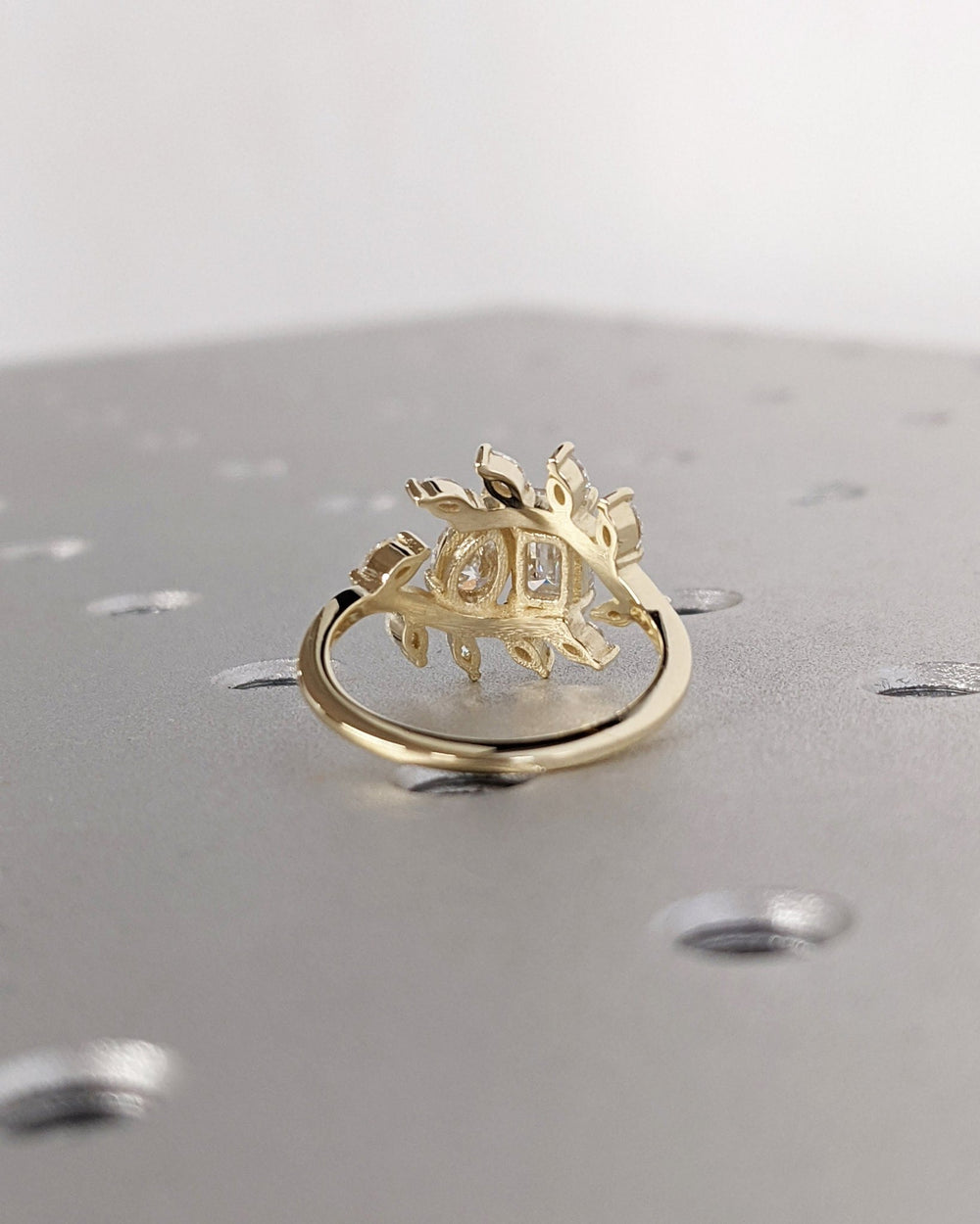 Buy pear cut solitaire diamond engagement ring with free shipping